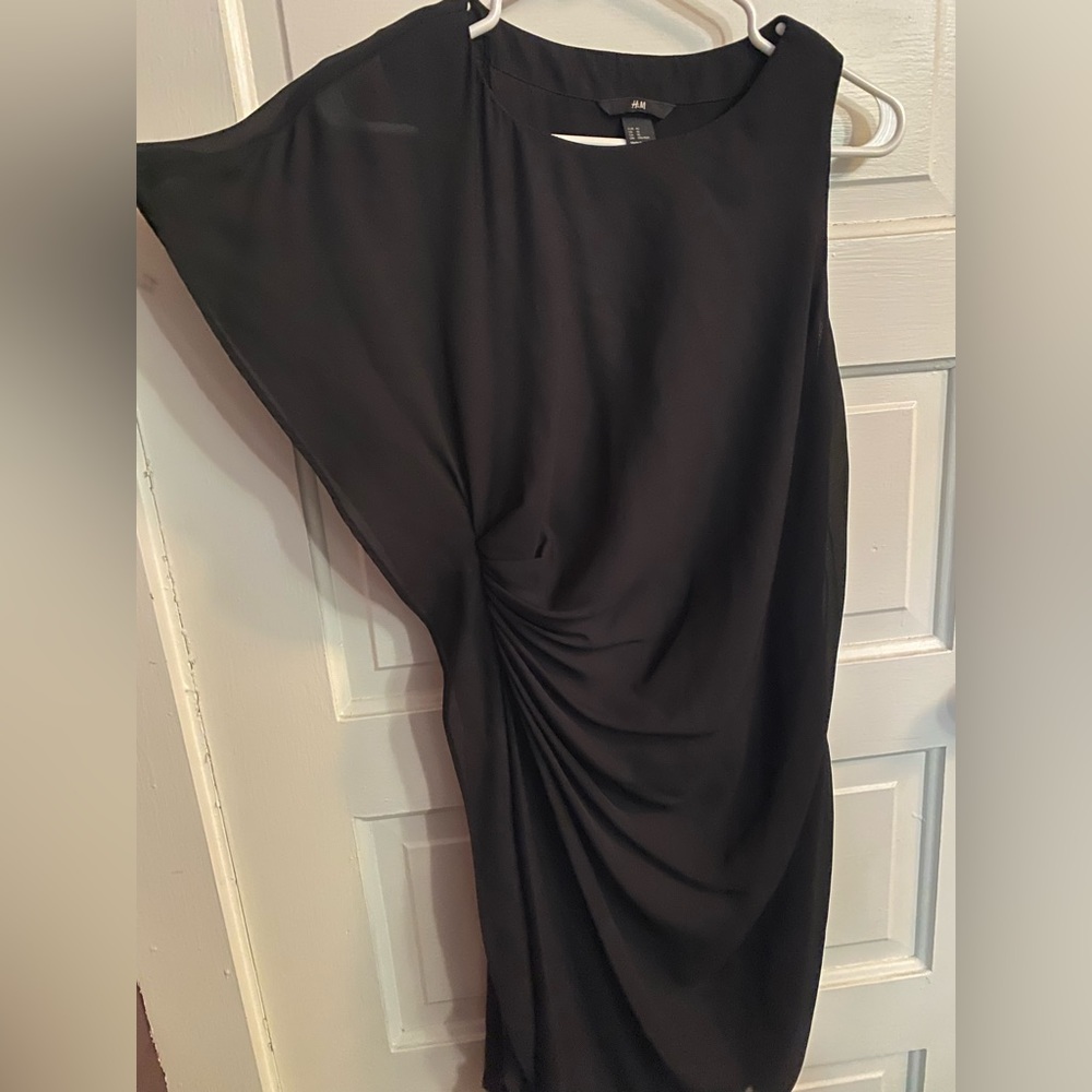 H&M black one shoulder dress. Ruched, gathered on the side. Side zip. Size 10.